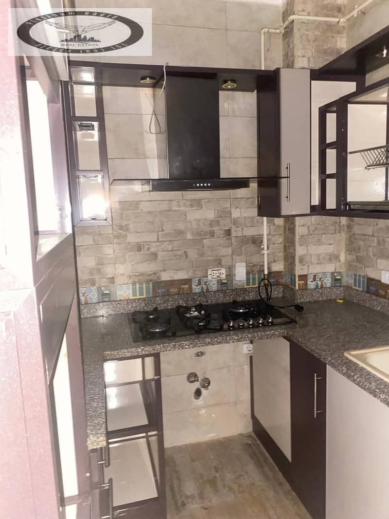 10 e10b0ecc-40ae-4903-9a94-32eb630eeafa. jpg