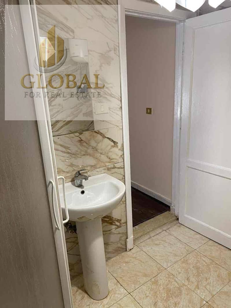 21 364ce263-7d6a-4d1f-b25d-e296f3e275e0. jpg