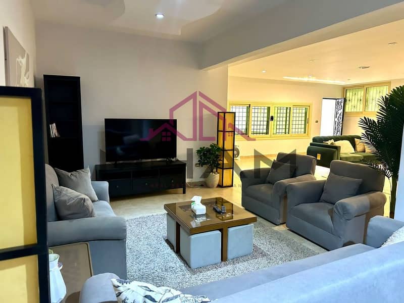 photo_5776278693394189080_y. jpg