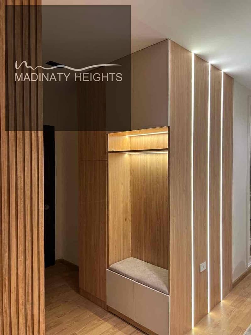 12 484de944-dee1-4fe2-a7f5-d48dd95b7c01. jpg