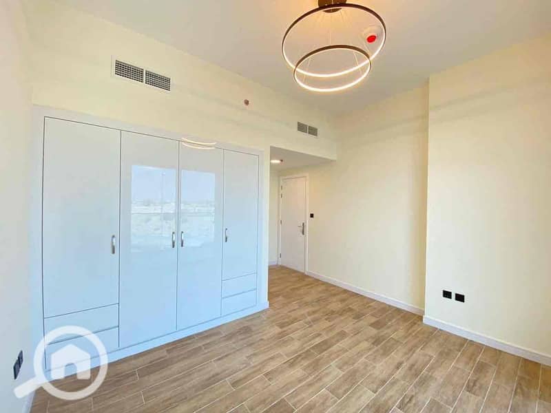 4 bac3a02e-b3ac-4a90-8c0d-a206f76c7b52. jpg