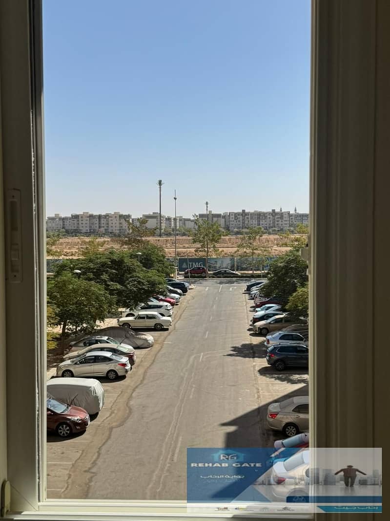 2 985e1bfa-96de-4a1b-bbff-878dce66eb36. jpg