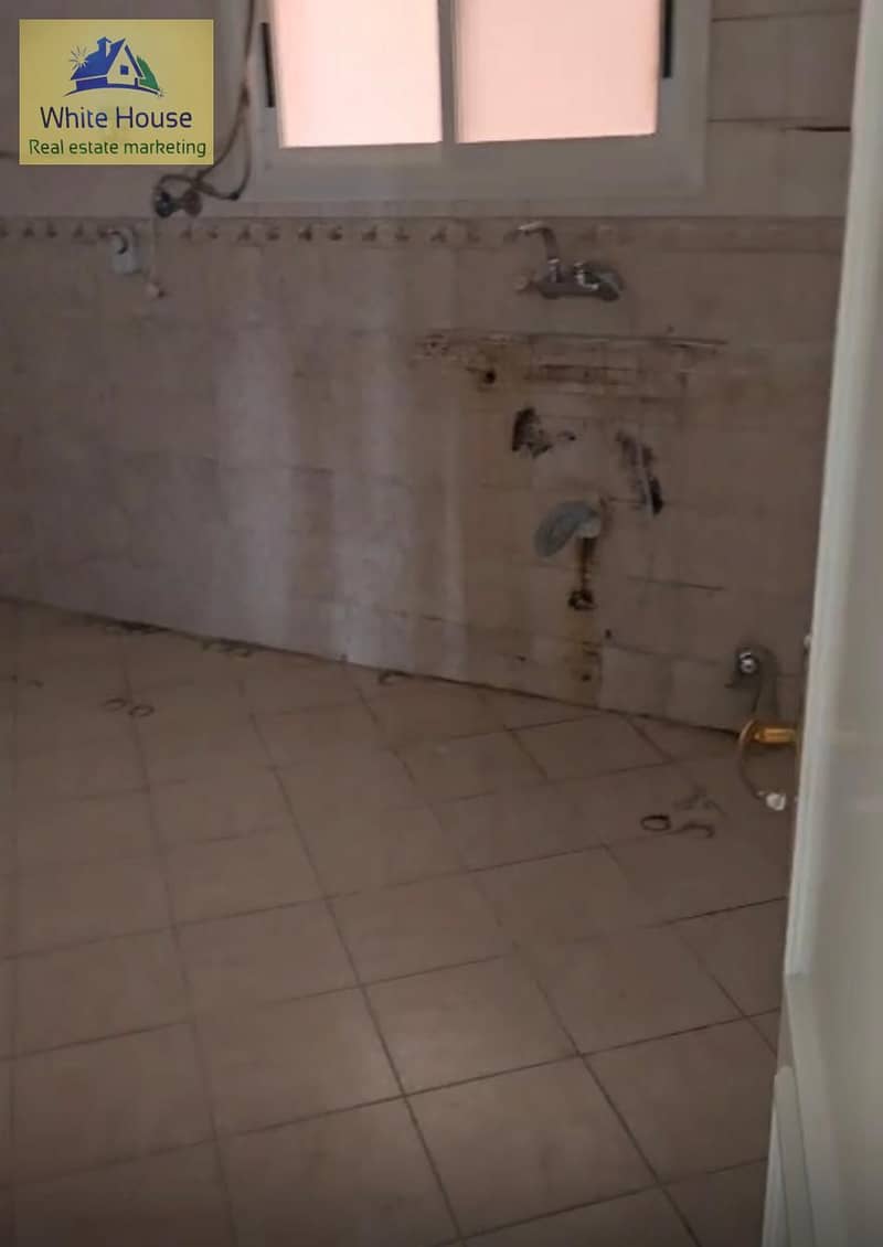 12 f26912ca-4a5e-4852-8775-244a97f907da. jpg