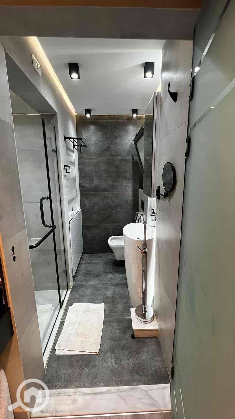 8 58e68c89-3505-4d1d-8989-5bea372aa8ee. jpg