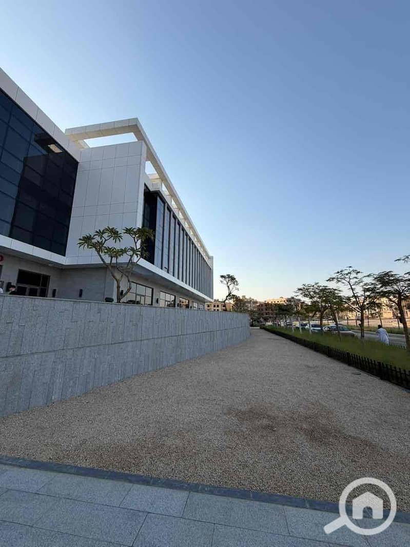 4 d3504caf-8e86-4a2b-a4d4-2c702f28d0d6. jpg