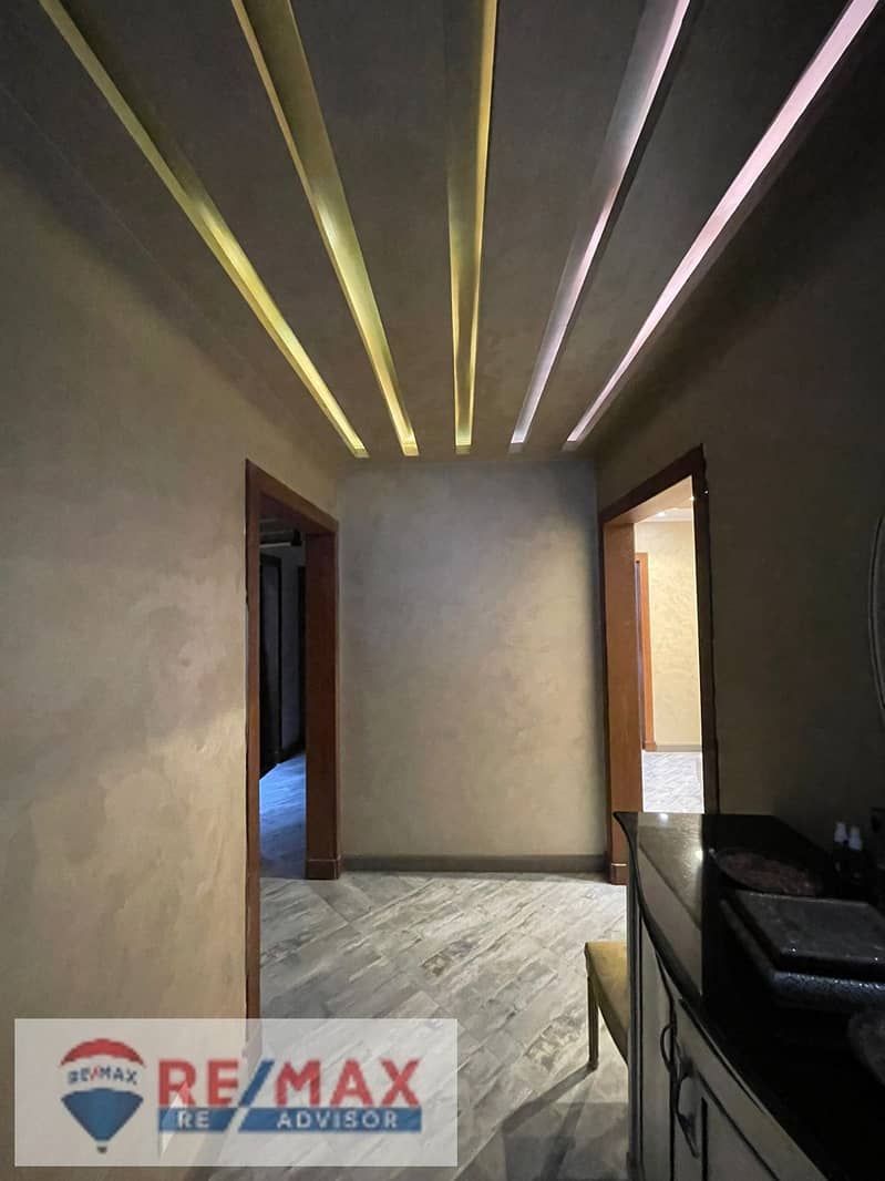 3 photo_5994349735084935970_w. jpg