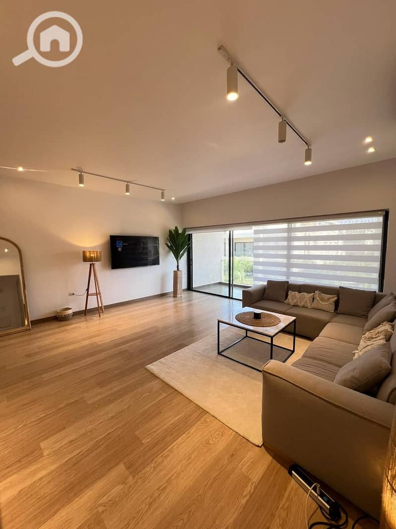 4 592fd142-3e3d-4c7b-8b11-a6add7bdbb8a. jpeg