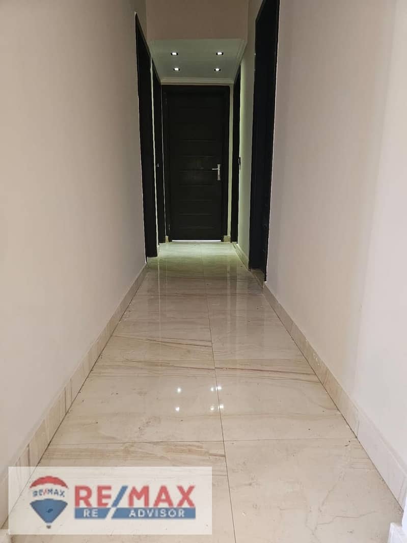 2 photo_5988052935071878680_y. jpg