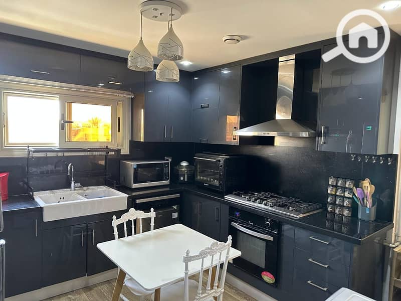 12 bf67f8b4-89fb-4000-ac95-346064e85ab3. jpeg