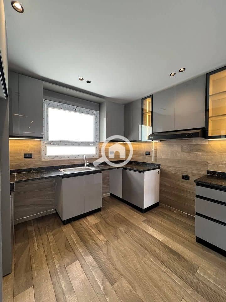 10 03104c96-5022-4576-9994-46b80e36f586. jpg