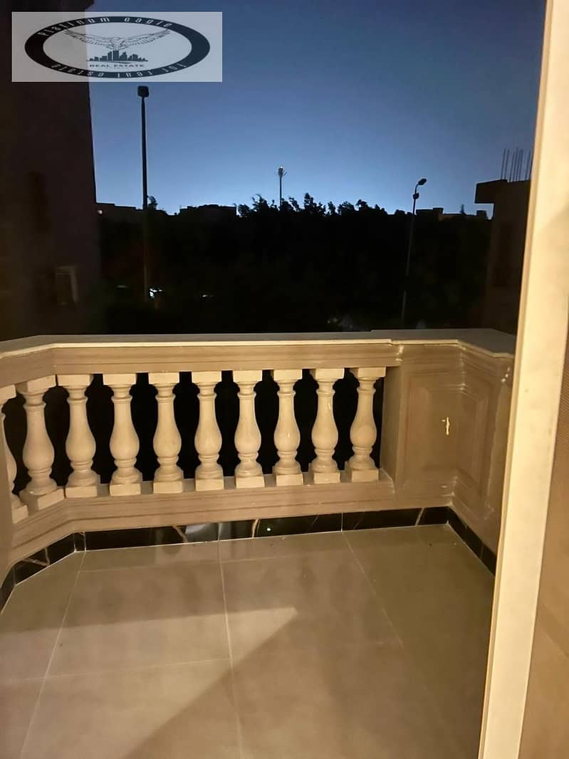 9 b80a52e5-293d-450e-b15a-662f6e698209. jpg