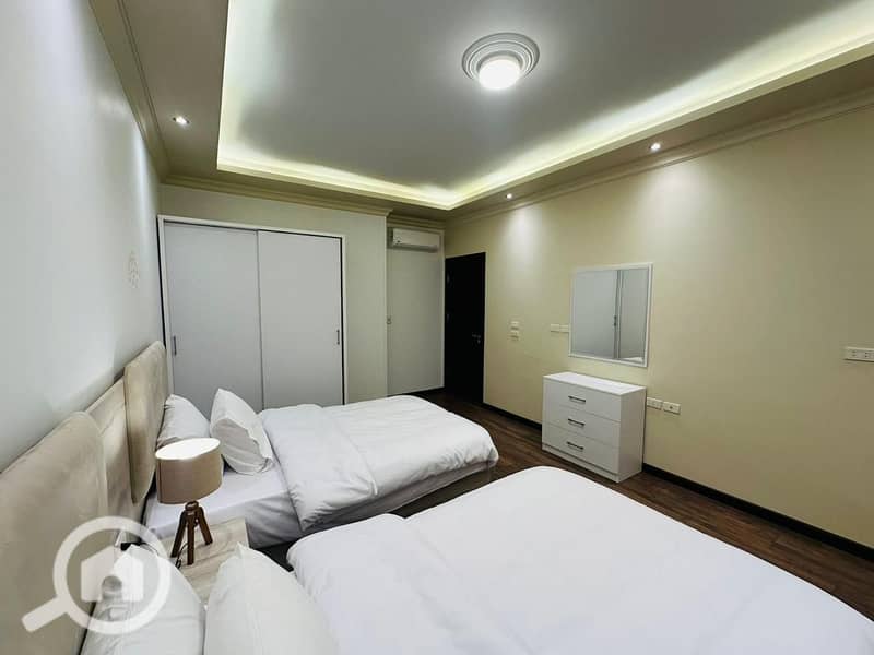 4 002f7f27-b95b-4597-8370-1580f39c5b67. jpg