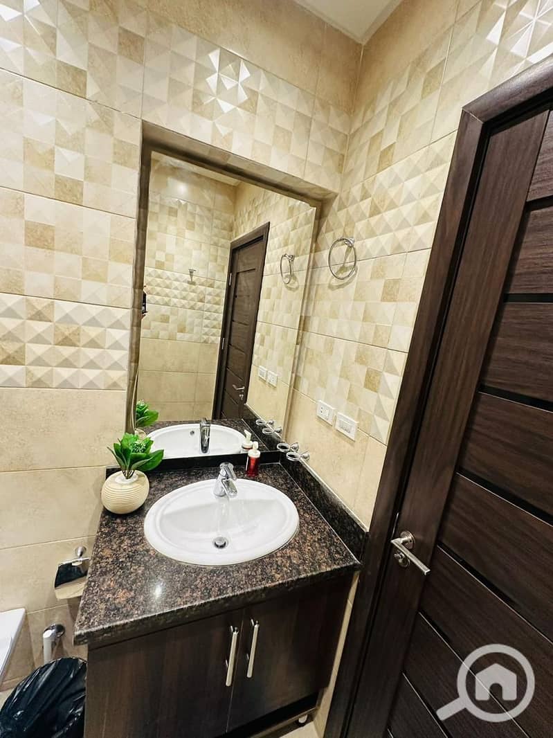 12 10aa1257-1b3b-4e2d-b534-e62038789f71. jpg