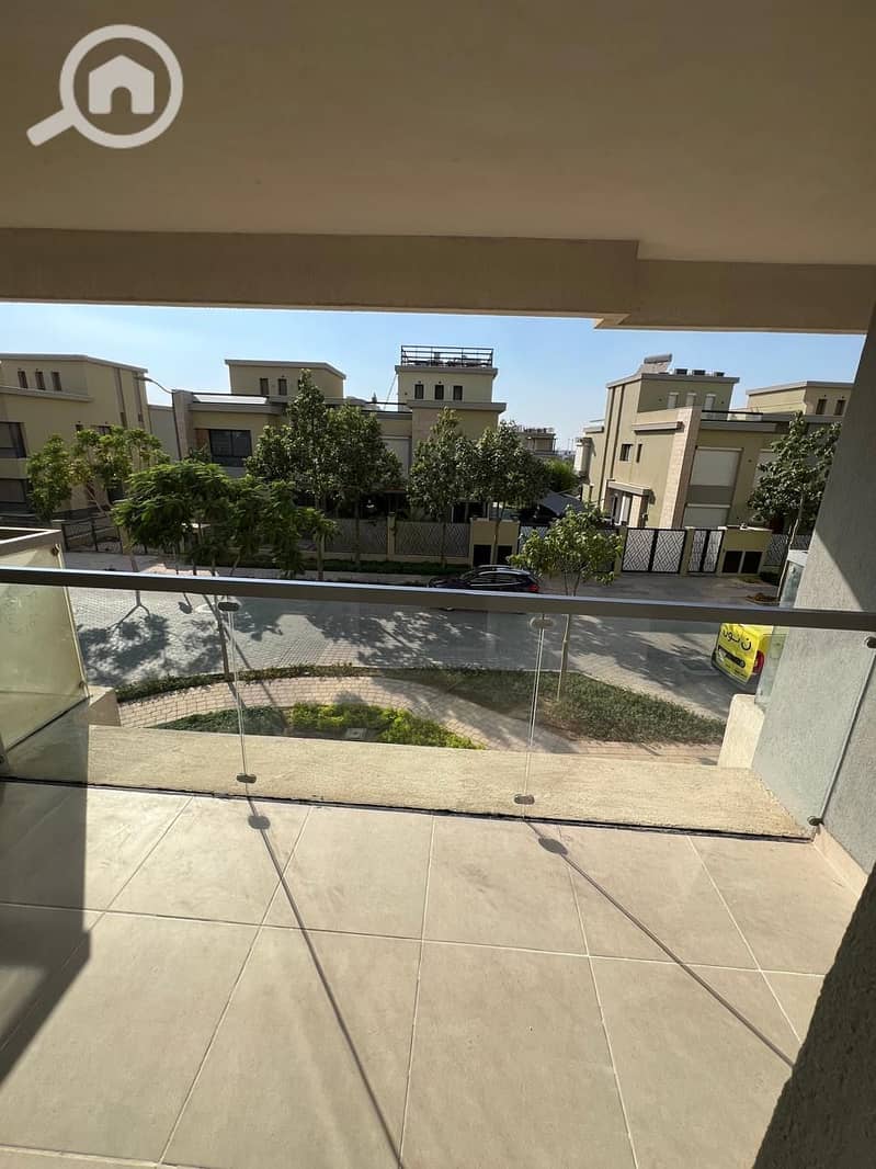 10 25f9d75f-8cab-47e4-a235-4a78e4770429. jpeg