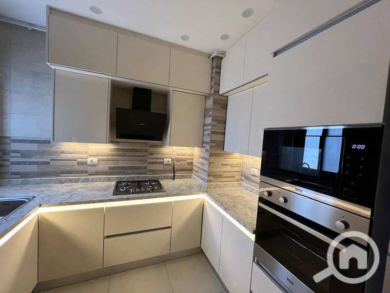 12 d3336fff-b4ac-4b5c-9bd4-1b7fd02ffab5. jpeg