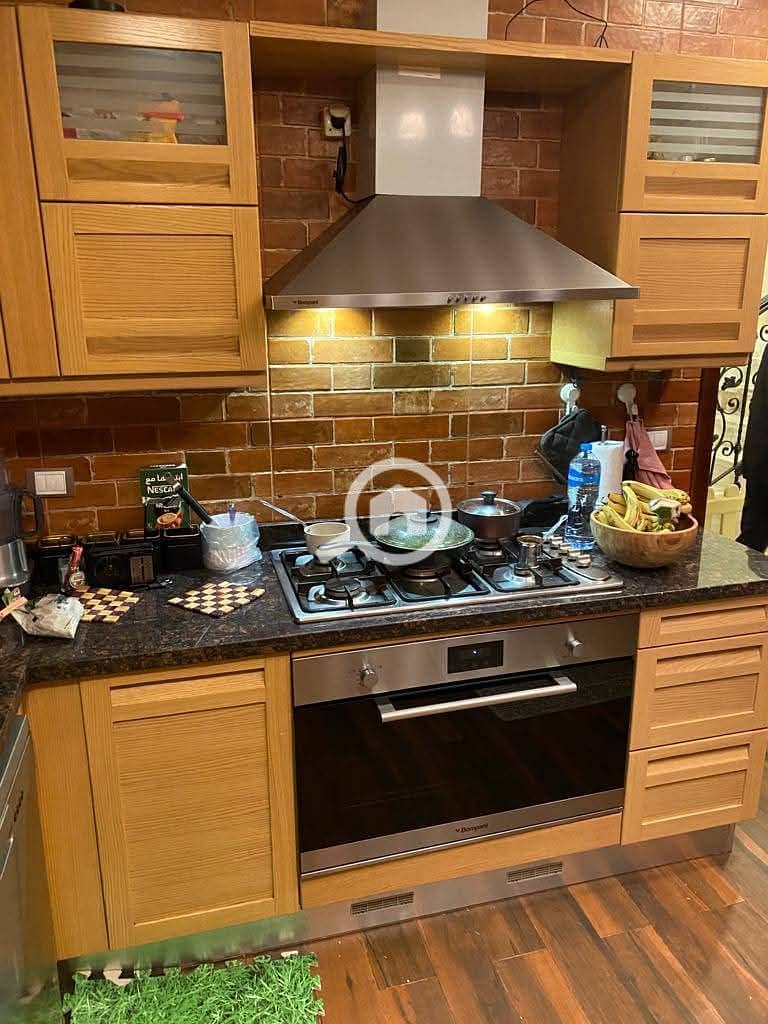 3 394373bd-8b13-47fa-b83d-1c3d1747dee9. jpg