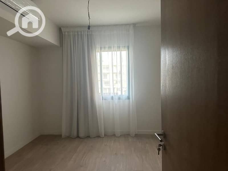 4 472dad64-5b38-46d4-8ab8-d3390f32496f. jpeg