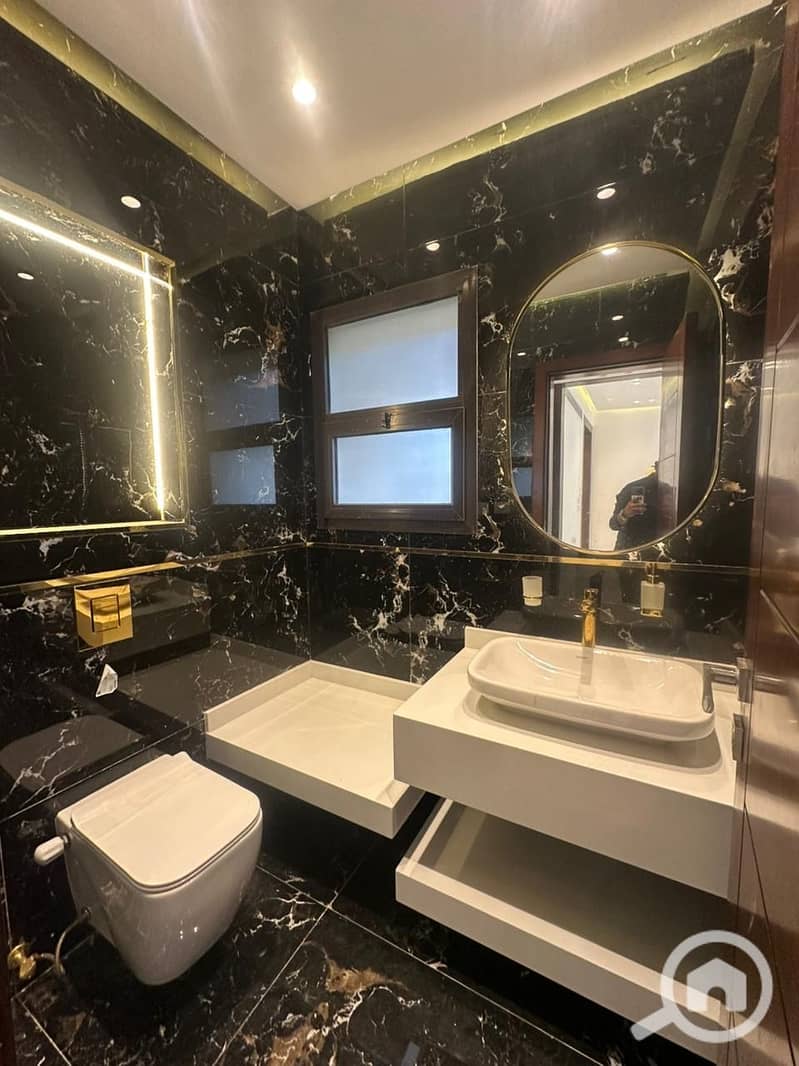 10 0bdfc592-7ca8-4d74-9c9c-97781c46981a. jpeg