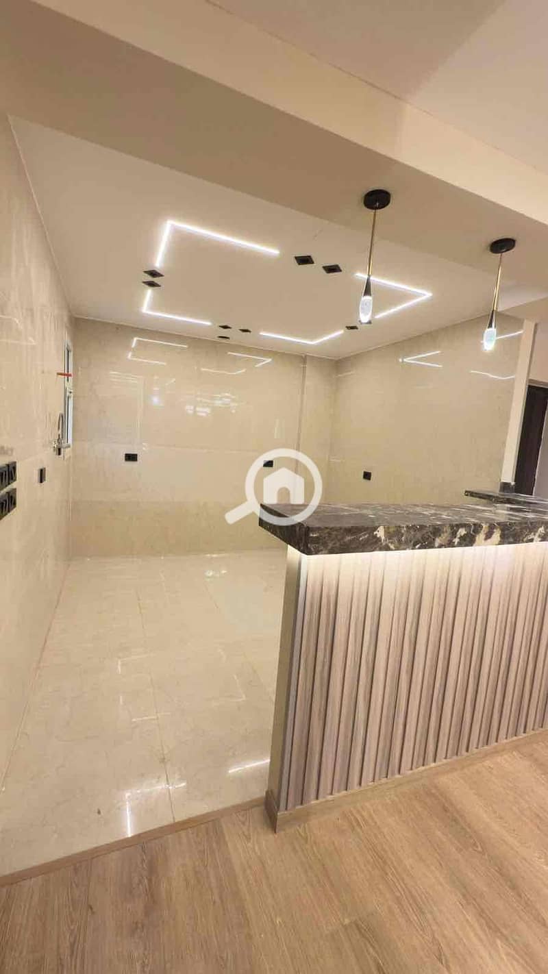 12 ea3edf20-02d7-431b-a2db-2054c47a5f4f. jpg