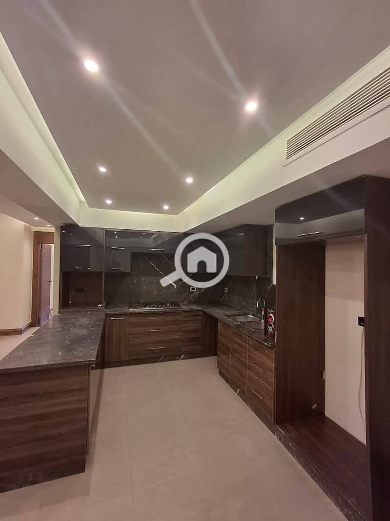 8 8235114e-60a8-4865-8f94-f651152ee3b2. jpg