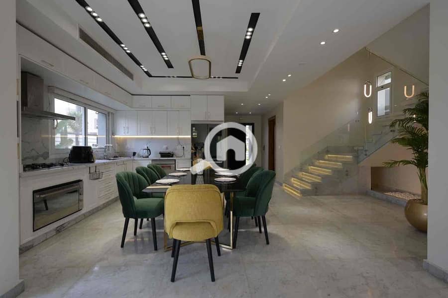 4 cf495ab0-8934-4810-92ac-d63ff9cc6282. jpg