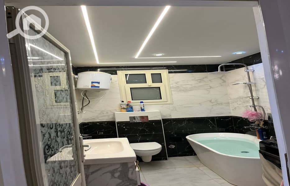 8 WhatsApp Image 2025-11-03 at 2.10. 01 PM_1400x900. jpg