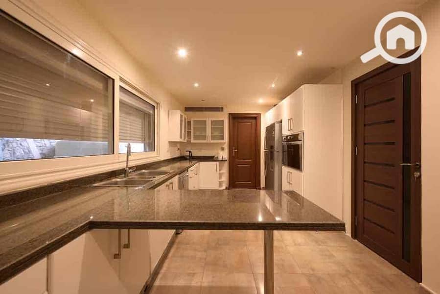 12 15630826-f94c-4b45-9578-416823ceb6b9. jpg