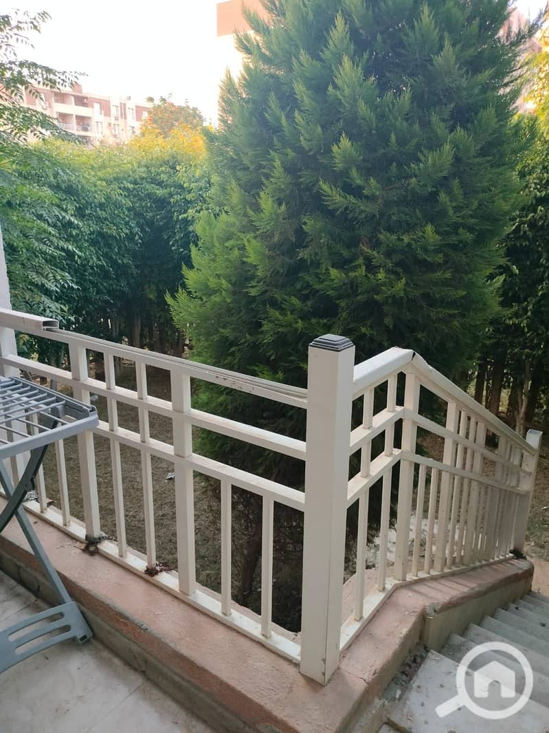 4 d6dc6831-07e1-4b1b-a7af-e52fc59eb4b5. jpeg