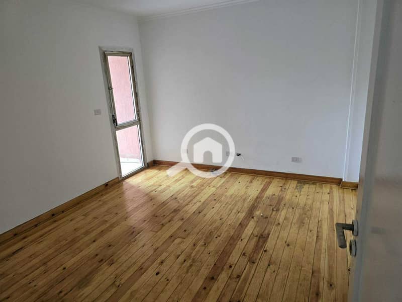 4 4fffc25c-7b34-4d4b-97cb-78fb5e7635e8. jpeg