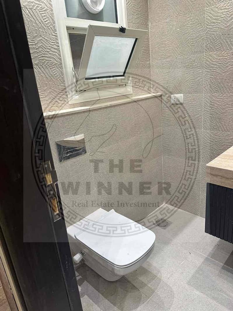 8 7da5df70-77cb-47a1-89e8-3193f29f2840. jpg