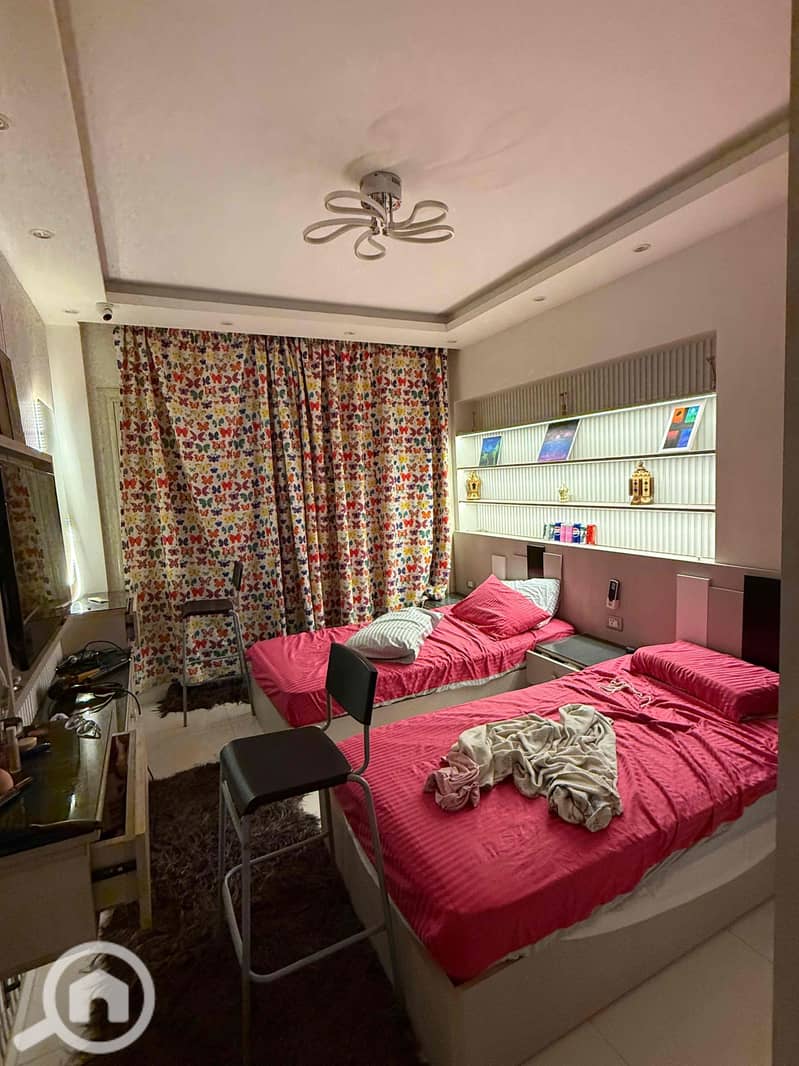 10 b92870c0-5781-4f6c-b27e-58630a049563. jpg