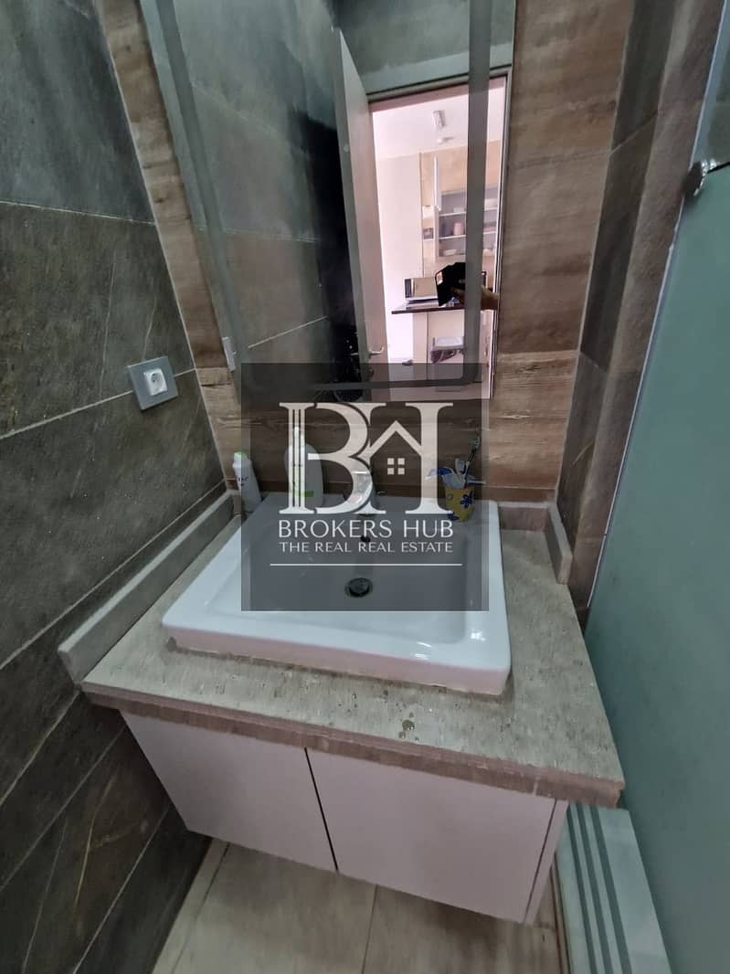 9 2077e421-ac97-4b88-8ce1-5e7f3de81a1a. jpeg