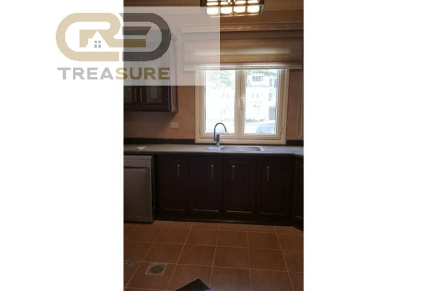 10 c12d96d0-0c99-42d1-bdbc-f4f64f201584. jpg