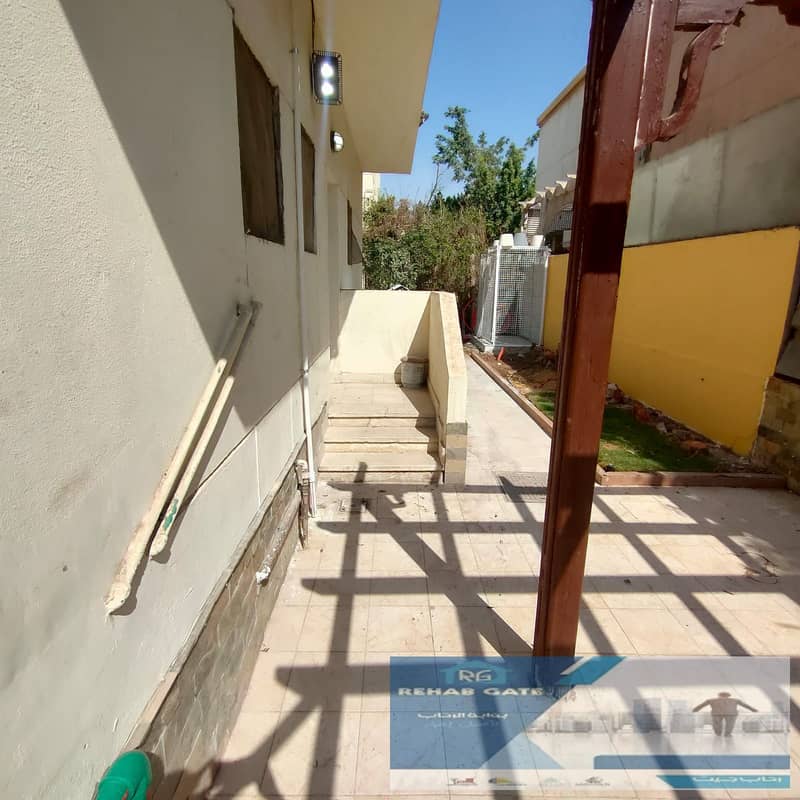 10 c0dab7f6-a22a-450a-94c5-f045ebc0f62c. jpg