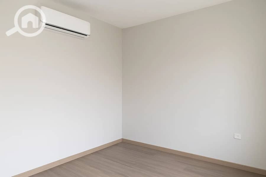 2 assets_task_01k1x57w4cekq8tk259k2r7rdv_1754399106_img_1. jpg