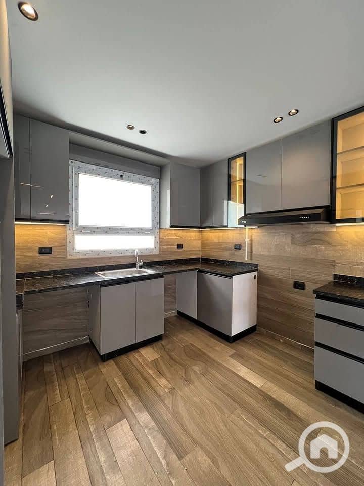 9 03104c96-5022-4576-9994-46b80e36f586. jpg