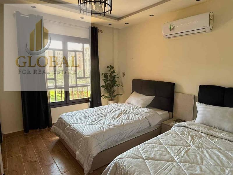 12 1559ec3d-5756-460d-b13d-6a5a2c3c18d1. jpg