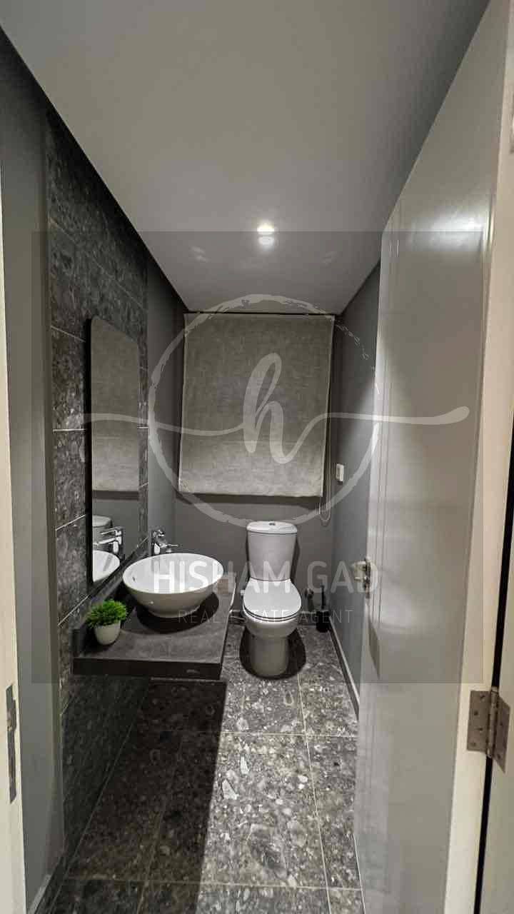 2 f45d8f00-fc54-428c-a88b-517b26b87309. jpg