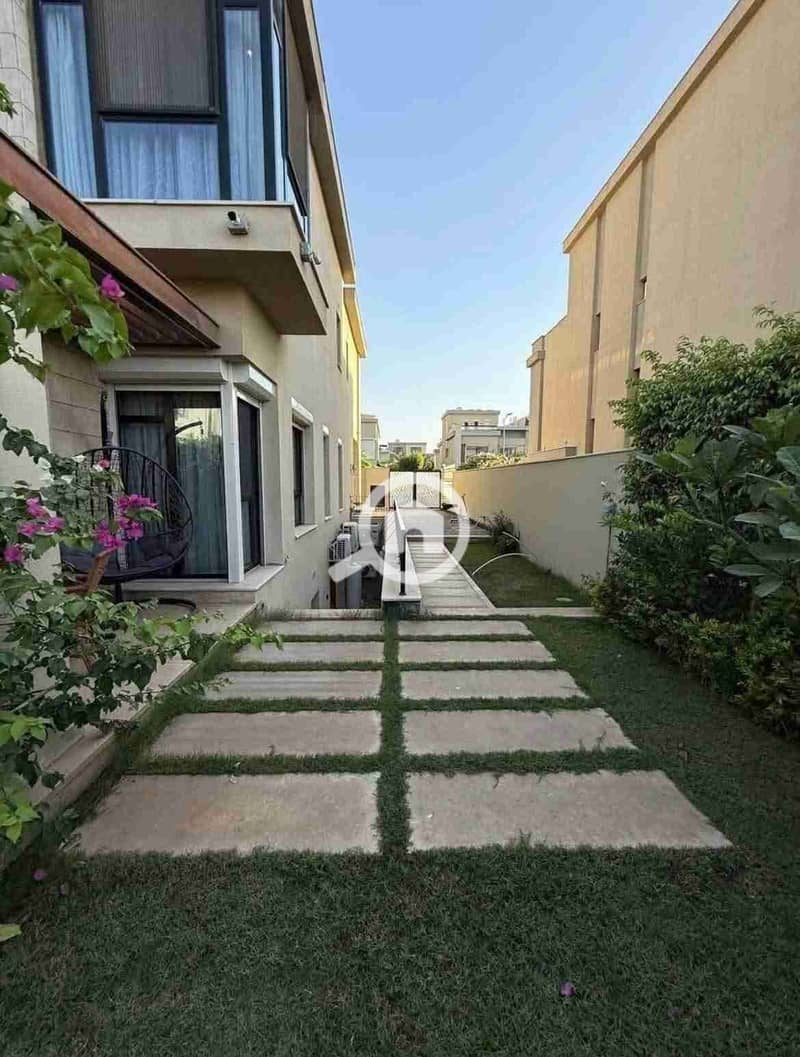 1000590707. jpg 1000590707. jpg