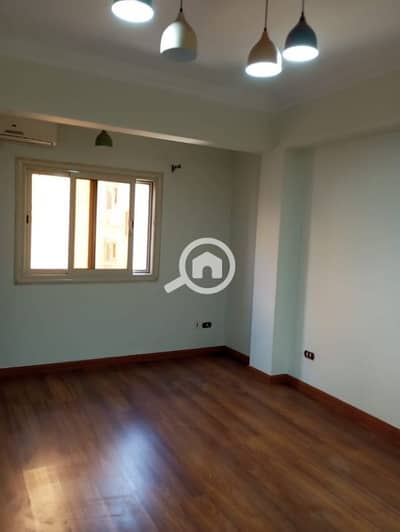 3 Bedroom Apartment for Rent in New Cairo, Cairo - شقه للايجار في التجمع الخامس في الدفاع الوطني فيلات مطلوب ١٦ لف