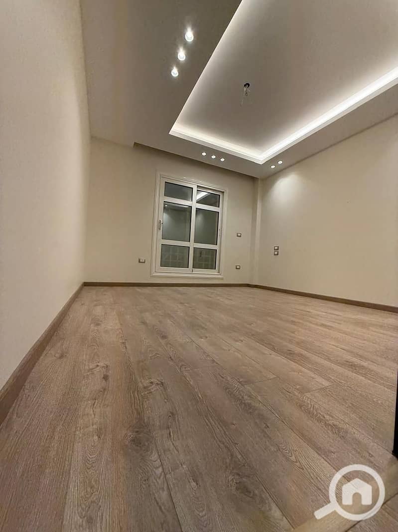 10 dff9c1b9-7a47-4af0-beec-fb4bed1eefb8. jpg