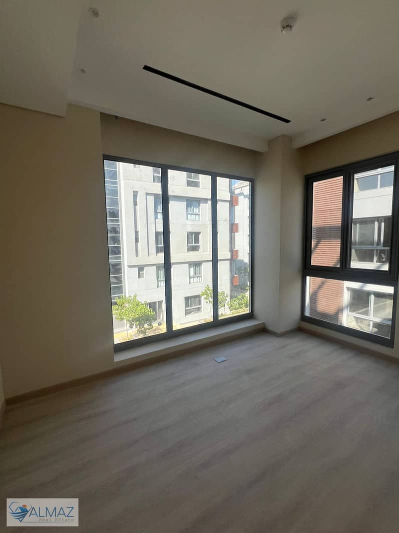 5 WhatsApp Image 2025-10-04 at 12.45. 58 PM. jpeg