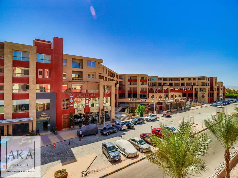 أستوديو مميز بطابع فندقى كامل التشطيب بجوار كارفور ماركت - على الممشى السياحى بمدينة الغردقة بمساحة 70 م - بمحافظة البحر الأحمر من أكــ جروب ـــا