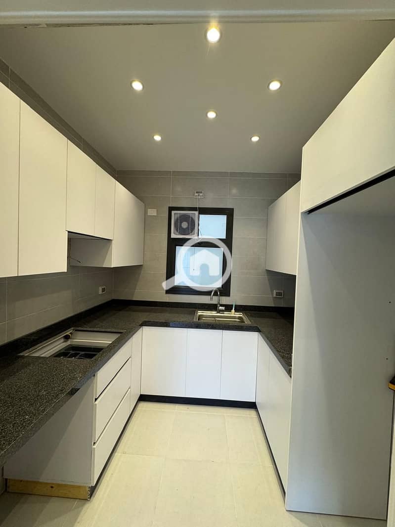 4 105cb792-d117-4be5-9c9c-2b780163b54b. jpg