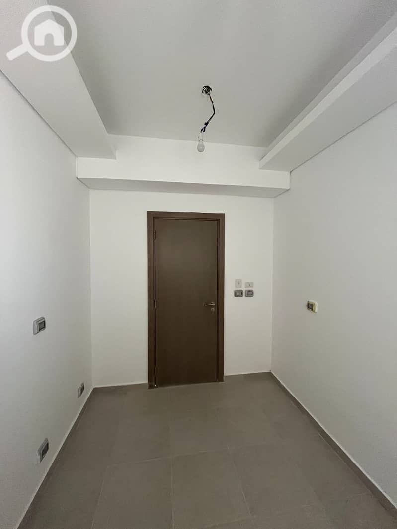 3 ec396793-02bb-46ad-ad15-4205ca3a1057. jpg