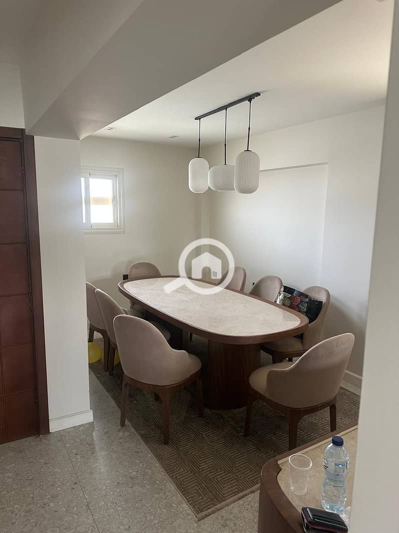 4 f1487a74-ebe5-4735-8ab7-bf1b8a3ddc77. jpg