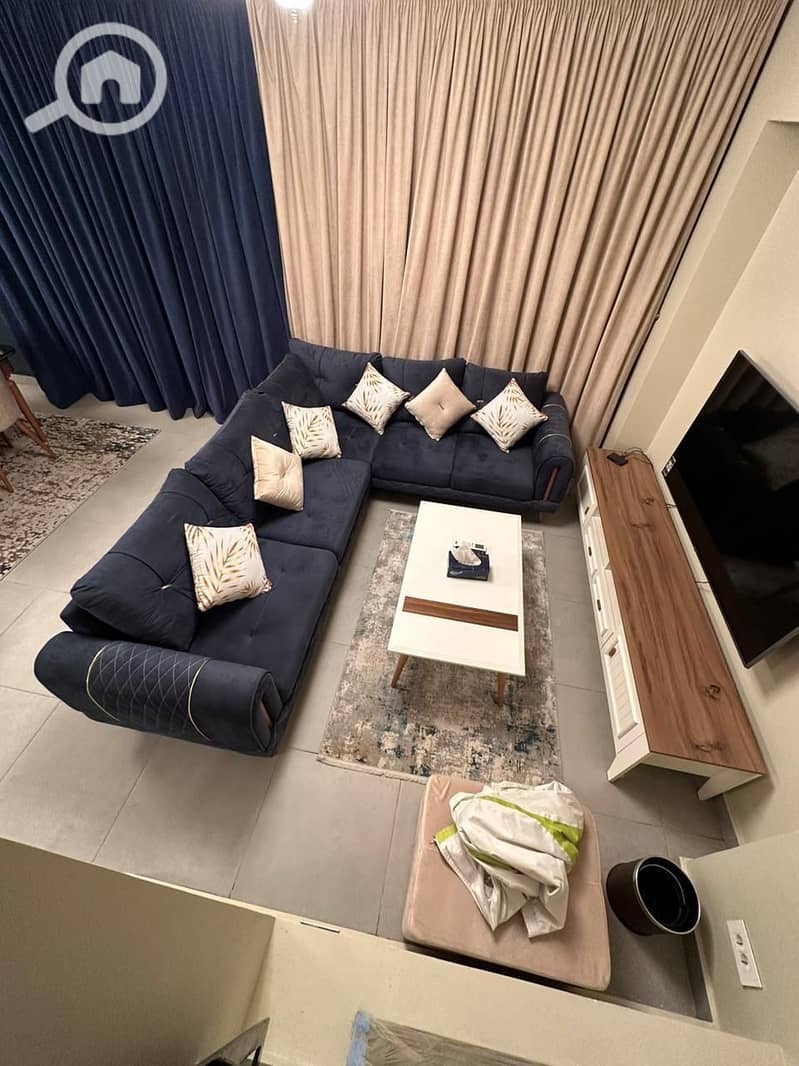 5 e30227e7-f8a7-411e-8ea2-330d4a03ae20. jpeg