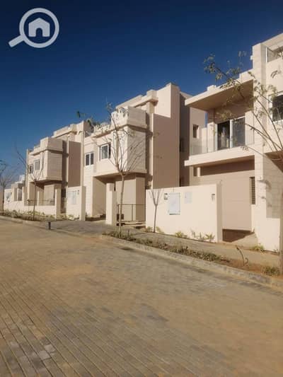 5 Bedroom Townhouse for Sale in 6th of October, Giza - bcf19be3-d26d-42a3-ab5f-3d6785ce3d7c. jpg 5 Bedroom Townhouse for Sale in 6th of October, Giza - bcf19be3-d26d-42a3-ab5f-3d6785ce3d7c. jpg