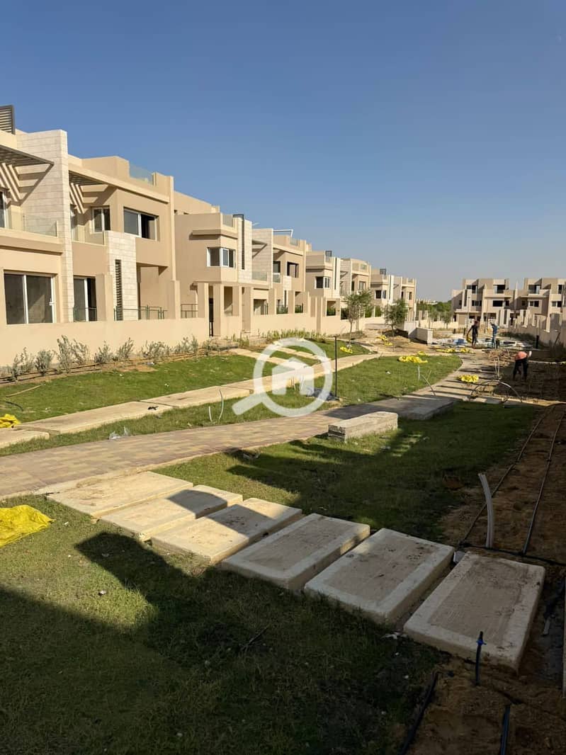 6 fc5c0bfd-8036-4b79-a06e-8a0bb260d77f. jpg