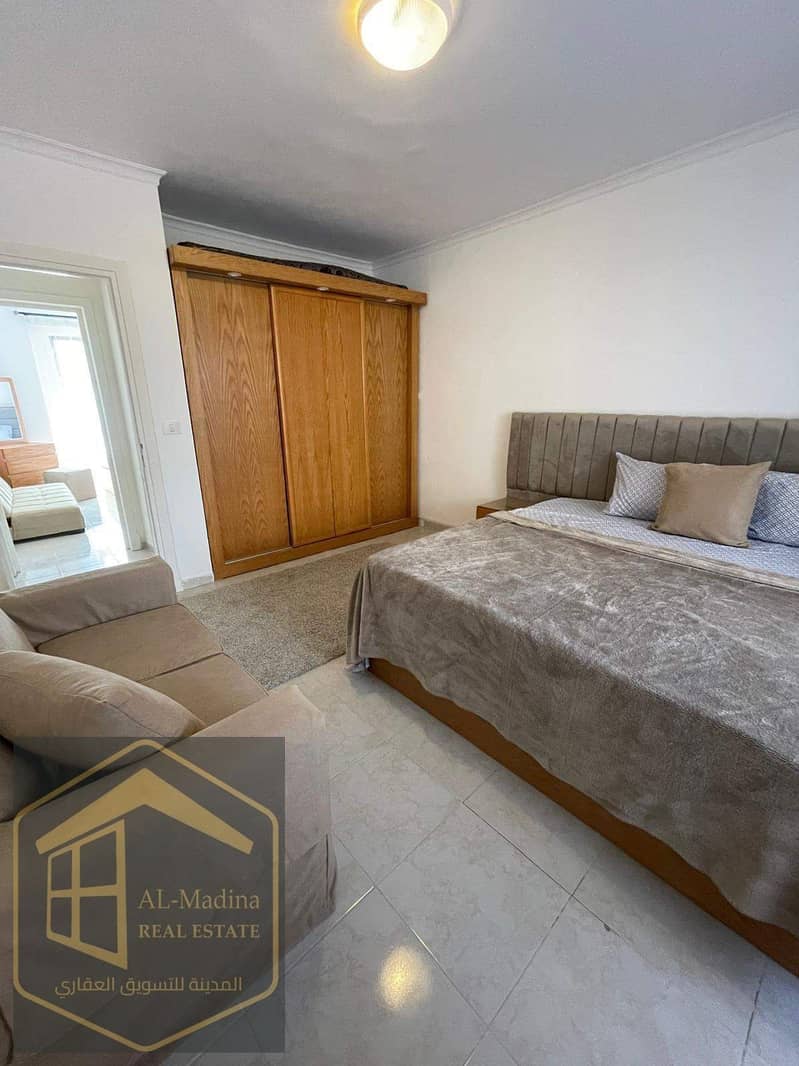 4 b579c9d7-6e8d-41c0-8d5c-0c9c82f34b80. jpg